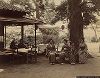 Чайный домик в парке Сува в Нагасаки. Крашенная вручную японская альбуминовая фотография эпохи Мэйдзи (1868-1912). 