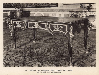 Версаль. Стол, за которым 28 июня 1919 г. был подписан Версальский мирный договор. Фототипия из альбома Le Chateau de Versailles et les Trianons. Париж, 1900-е гг.