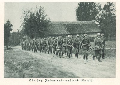 Пехотная рота вермахта на марше. Das Deutsche Heer im bunten und im grauen Rock. Берлин, 1935
