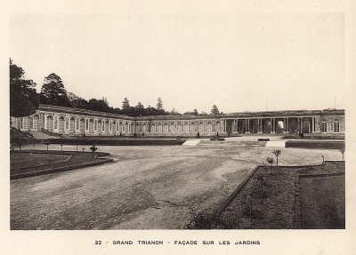 Версаль. Большой Трианон. Фасад со стороны сада. Фототипия из альбома Le Chateau de Versailles et les Trianons. Париж, 1900-е гг.