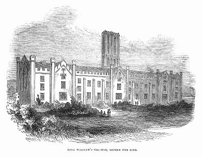 Колледж короля Вильгельмана, основанный в 1833 году в городе Каслтаун на острове Мэн, названный в честь английского короля Вильгельма IV,  до пожара 1844 года, вызвавшего частичное разрушение здания (The Illustrated London News №91 от 27/01/1844 г.)