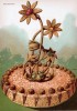 Миндальный торт, увенчанный цветами из хрустящего печенья