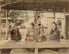 Девушки, пьющие сакэ. Крашенная вручную японская альбуминовая фотография эпохи Мэйдзи (1868-1912). 