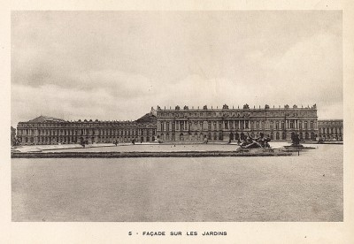 Версаль. Вид на фасад со стороны сада. Фототипия из альбома Le Chateau de Versailles et les Trianons. Париж, 1900-е гг.