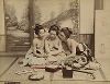 Три полуобнаженные девушки из чайного дома. Крашенная вручную японская альбуминовая фотография эпохи Мэйдзи (1868-1912). 