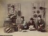 Кухня в японском доме. Крашенная вручную японская альбуминовая фотография эпохи Мэйдзи (1868-1912). 