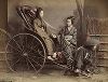 Рикша. Сцена у калитки. Крашенная вручную японская альбуминовая фотография эпохи Мэйдзи (1868-1912). 