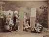 Стирка кимоно. Крашенная вручную японская альбуминовая фотография эпохи Мэйдзи (1868-1912). 