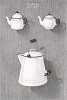 Белые эмалированные чайники в  английском стиле. 