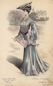 Дама на прогулке за городом в серебристом платье, вышитом кружевами, с зонтиком-тростью, причёской "волны Марселя" и шляпой, украшенной страусиным пером (Les grandes modes de Paris за 1903 год. Август)