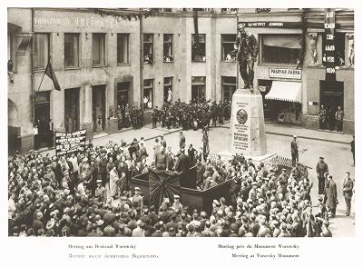 Митинг возле памятника Воровского. Лист 118 из альбома "Москва" ("Moskau"), Берлин, 1928 год
