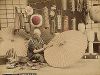Мастер по изготовлению японских фонарей и зонтов. Крашенная вручную японская альбуминовая фотография эпохи Мэйдзи (1868-1912). 