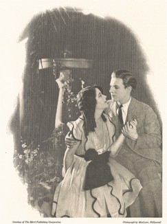 Томный вечер у фонтана.  Журнальная иллюстрация 1920-х годов. 