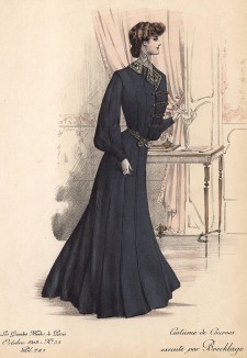Шерстяное платье цвета синей стали, с отстроченными складками, поясом и декорированным воротником. Les grandes modes de Paris, октябрь 1903 г.