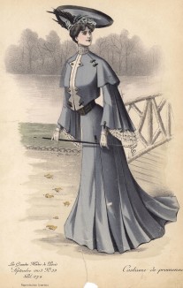 Жакет и юбка английской шерсти, украшенные позолоченными пуговицами, и шляпа с чёрным пером (Les grandes modes de Paris за 1903 год. Сентябрь)