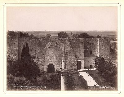 Стена крепости Едикуле. 